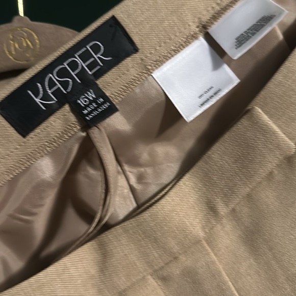 Jasper women’s suit jacket size 18 pants size 16 tan in color pants nwt - Picture 4 of 5